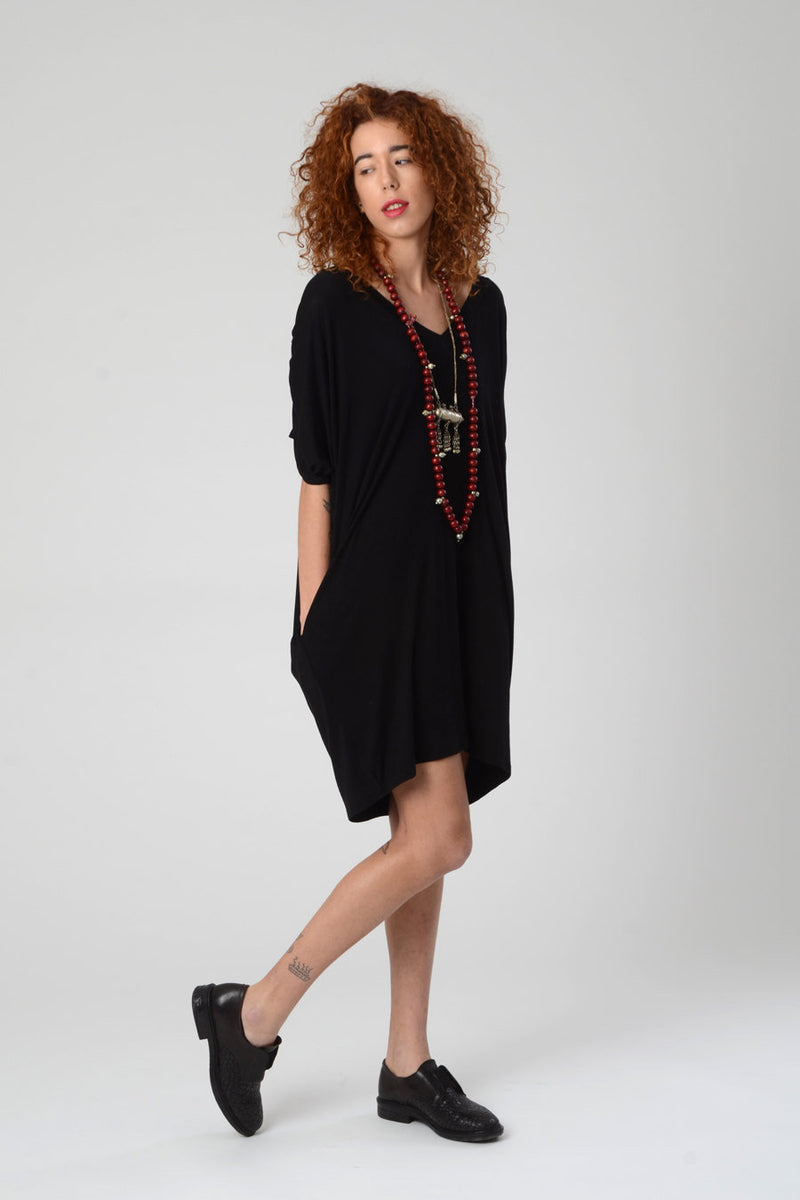 Loose Fit Black Dress with Pockets Urbanic Tribe by Charu Loose Fit Black Dress with Pockets Urbanic Tribe by Charu